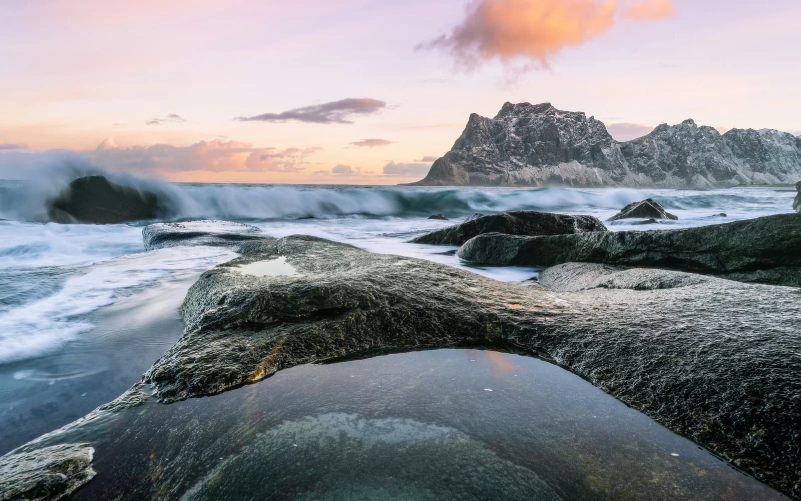 Surf à Unstad (Lofoten), Norvege