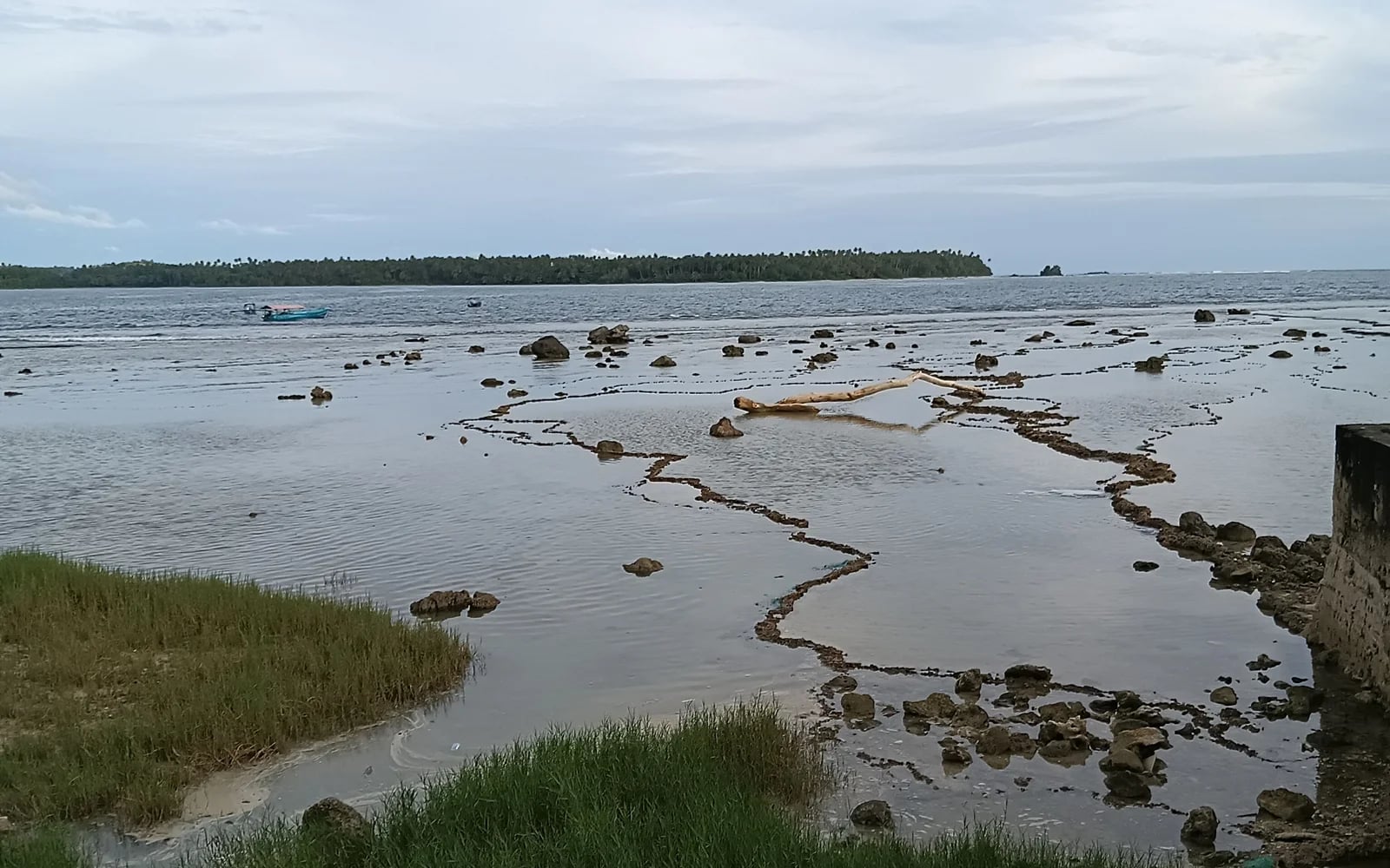 Surf à Lagundri Bay (Nias), Indonesie
